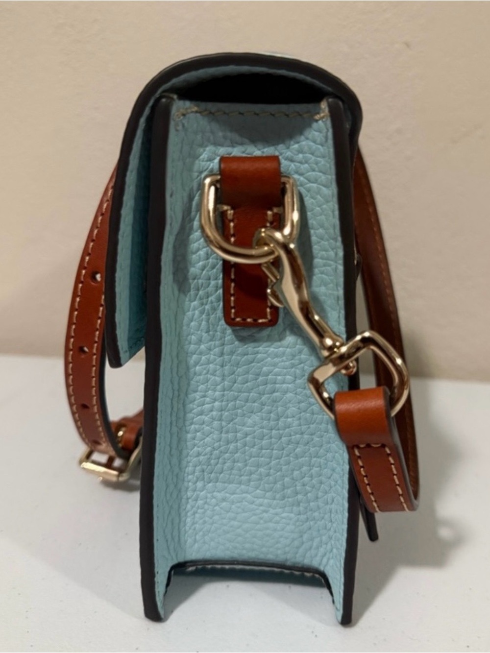 Dooney & Bourke Pebble Grain Hunter Crossbody in Caribbean Blue EUC MSRP: $338 - Picture 5 of 9